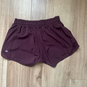 Lululemon maroon high rise hotty hot short size 6 4”